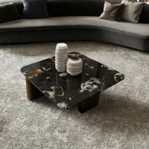 طاولة وسط إيلي بسطح بورسلان أسود